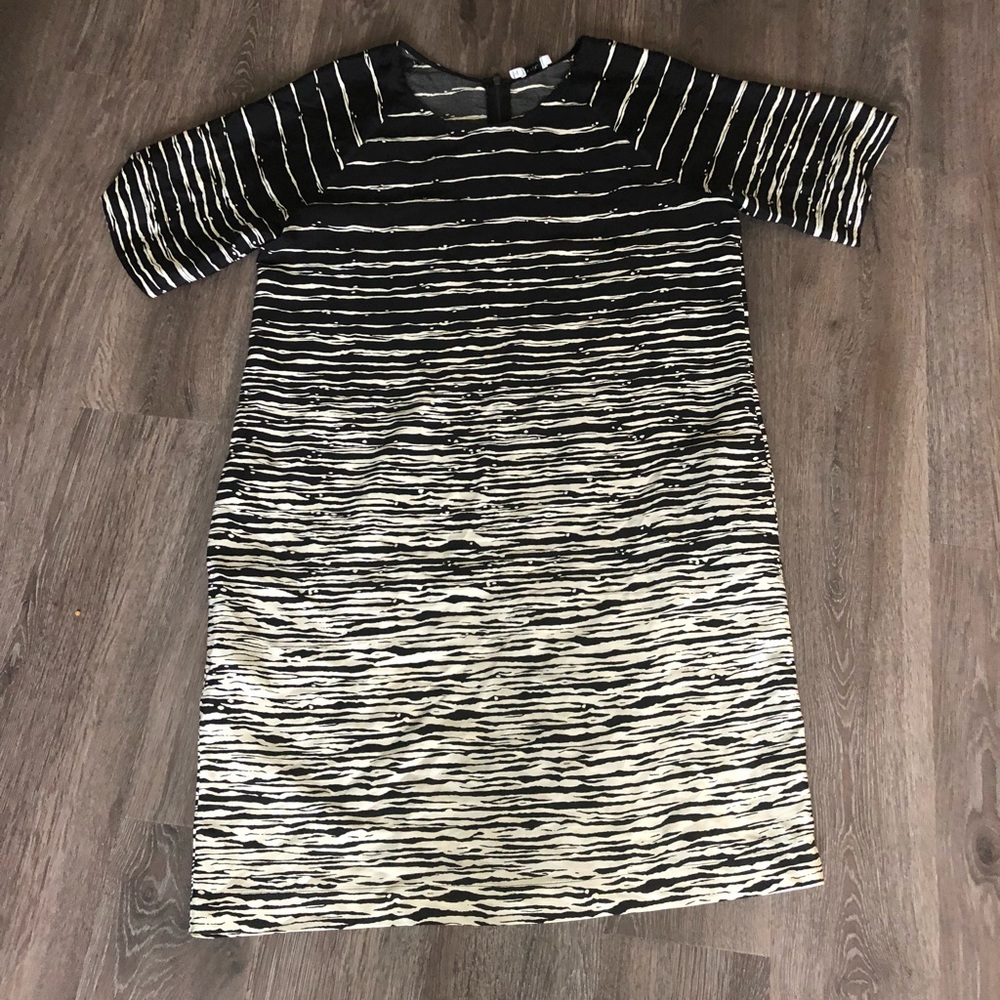 1 day sale! Vince dress 👠